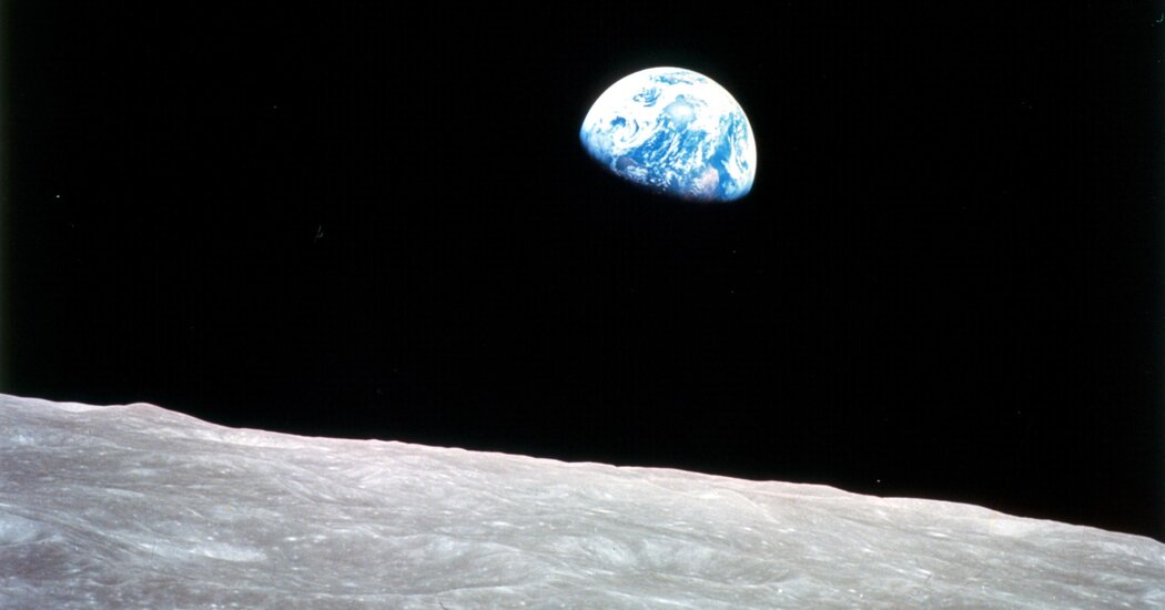 58 Years After ‘Earthrise,’ NASA’s New Moonshot May Rediscover Earth – The New York Times