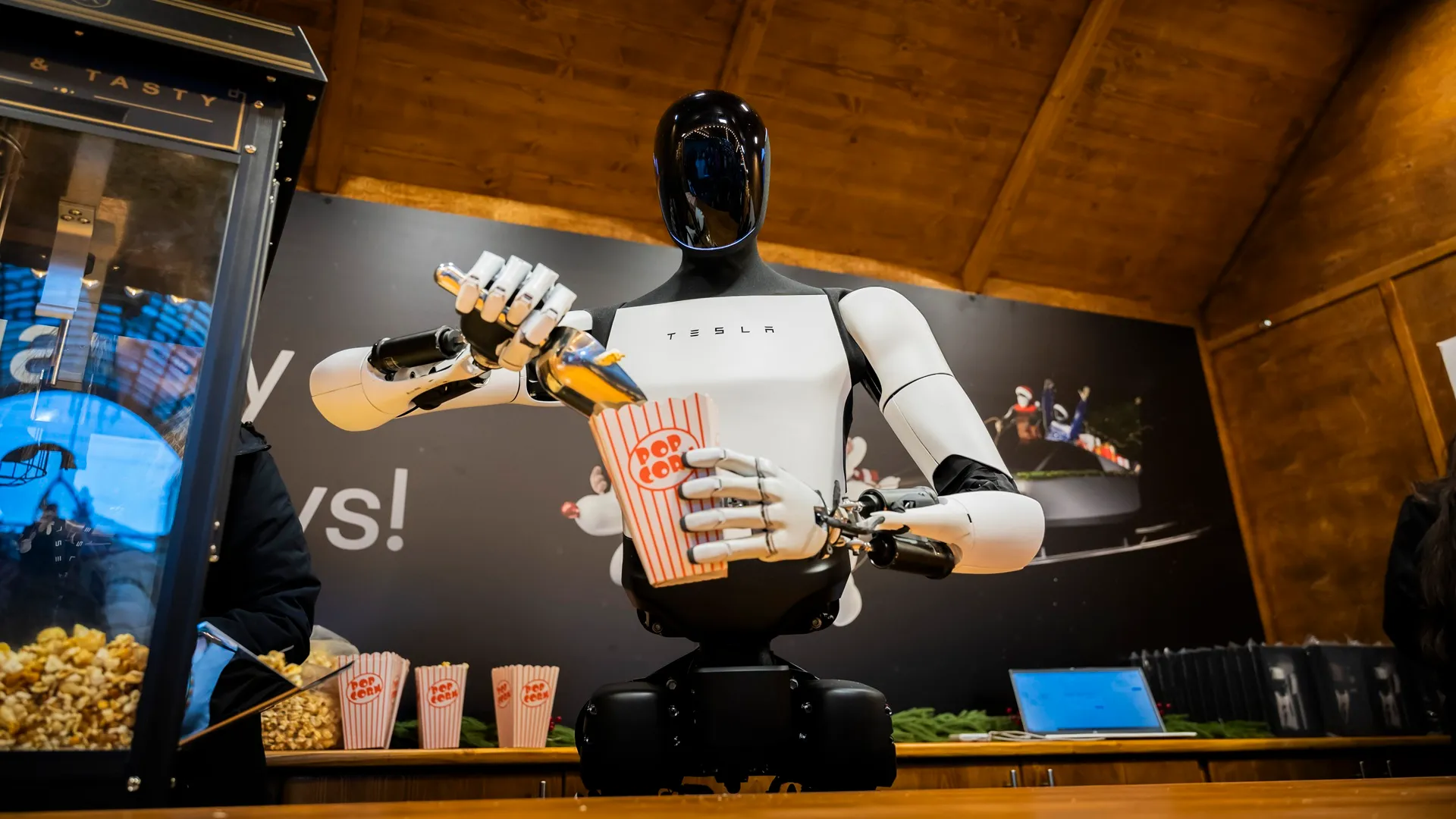 Tesla’s Optimus humanoid robot cheers runners at Boston Marathon