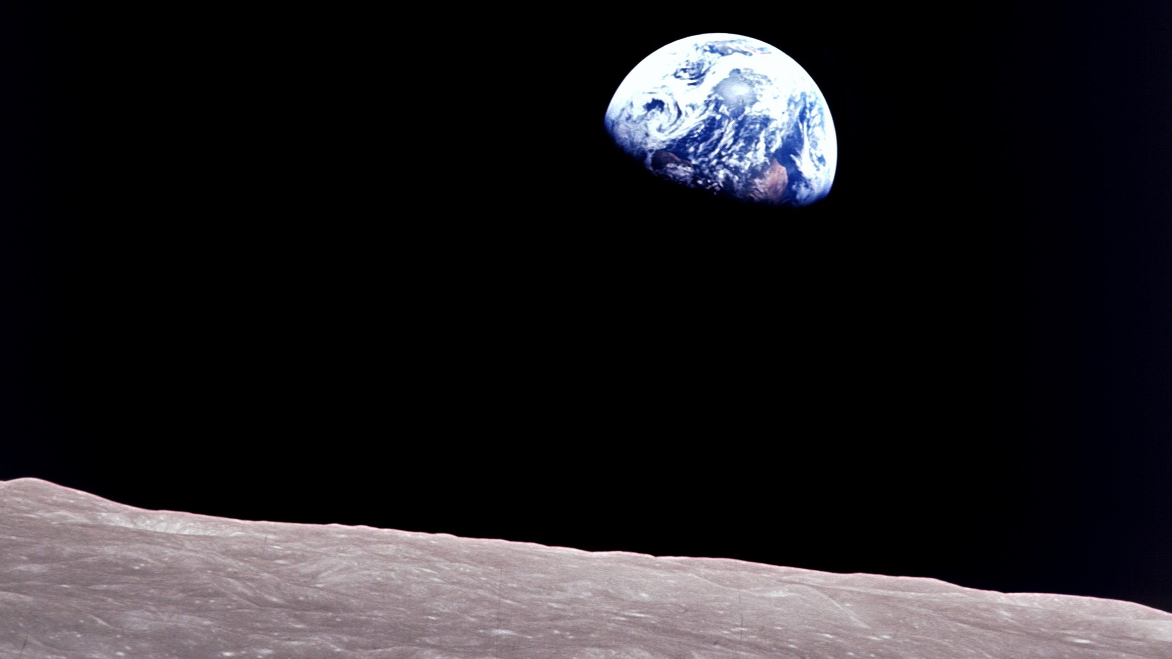 Artemis 2 moon astronauts will try to recreate Apollo 8’s historic ‘Earthrise’ photo