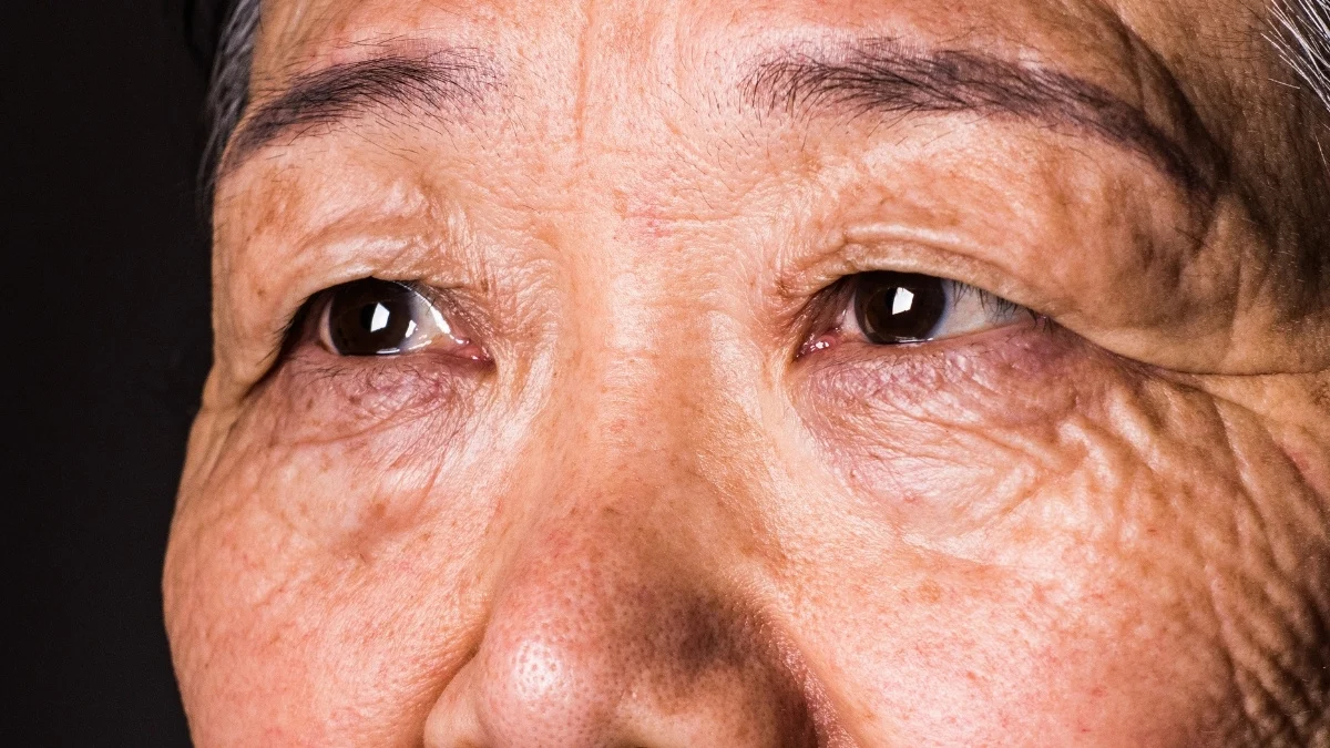 Your Vision Can Predict Dementia 12 Years Before a Diagnosis, Study Suggests : ScienceAlert