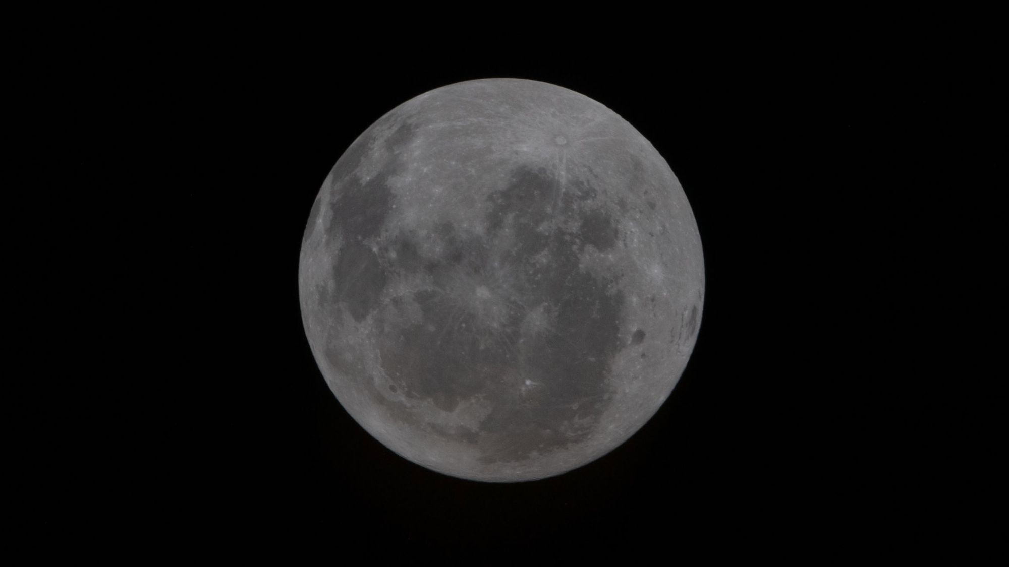 When the moon hits your eye from your Orion ship up high, that’s a ‘mare’ for Artemis 2