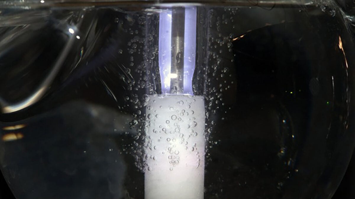 Scientists Are Using Lightning in a Bottle to Turn Methane Into Methanol
