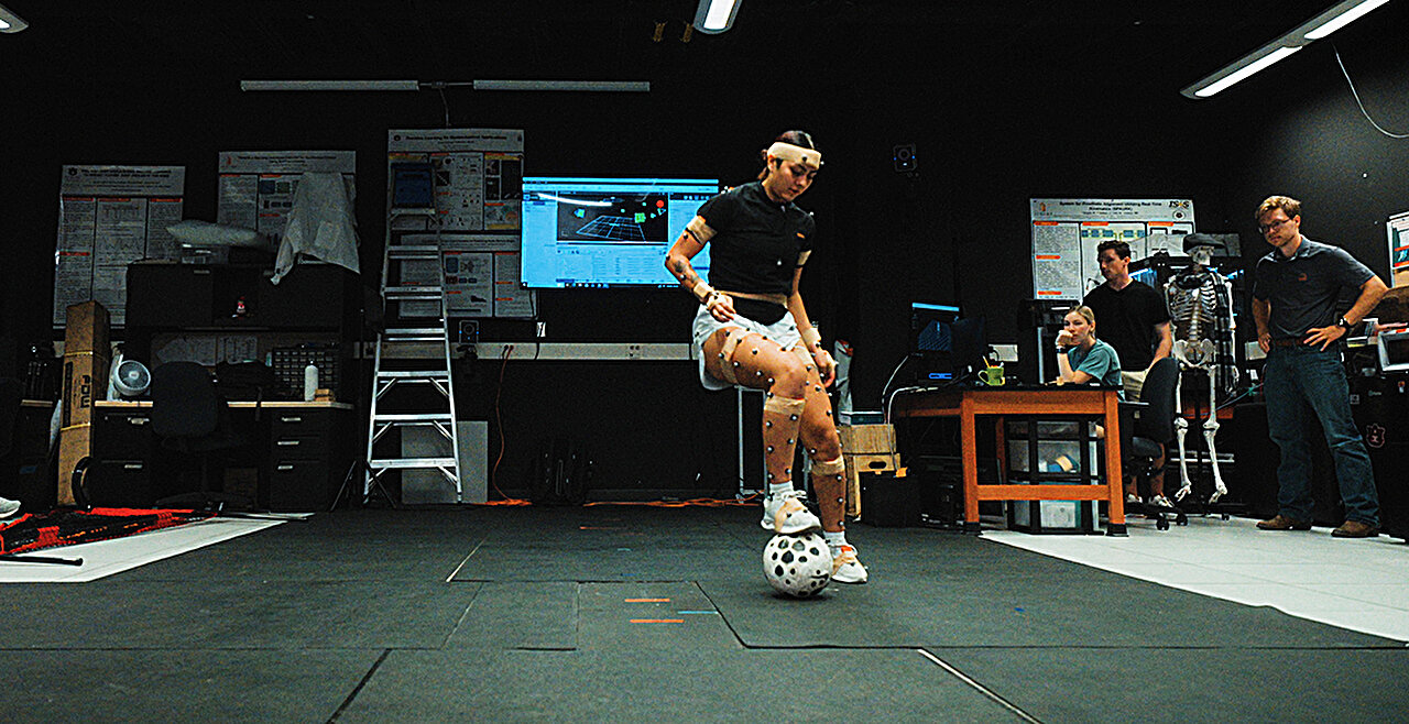 Soccer player helps researchers analyze the biomechanics of Messi's body feint